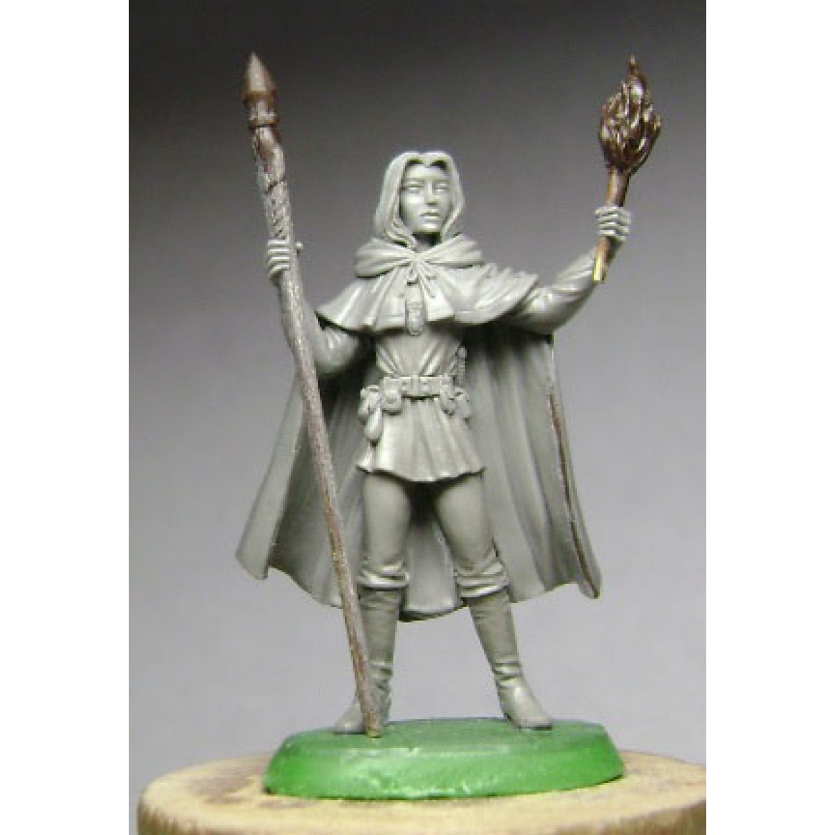 Dark Sword Miniatures Easley Masterworks Female Mage